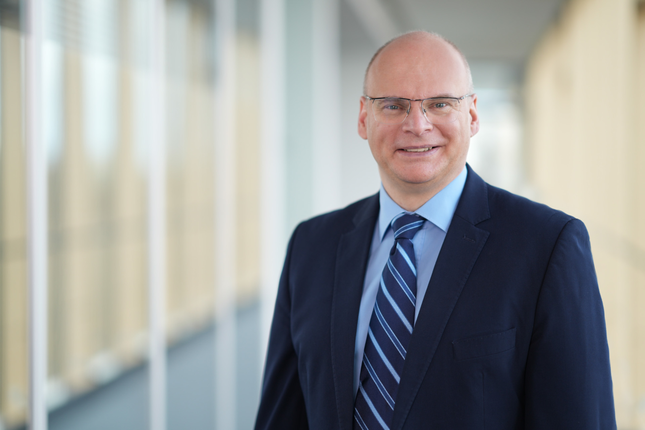 Dr. Peter Heinz Porträtbild eines Mannes